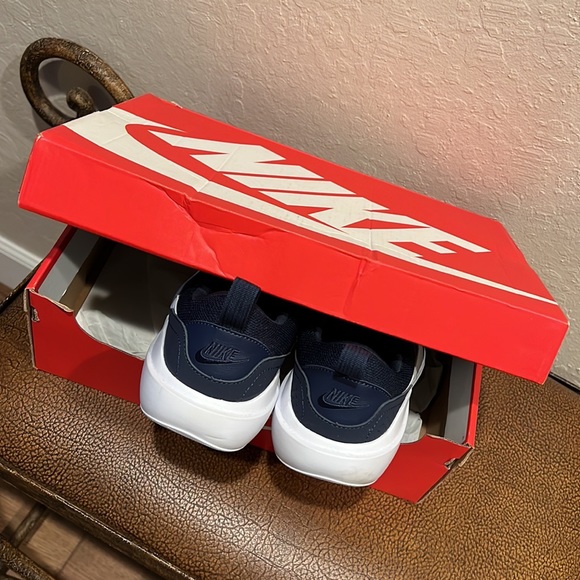 Like New Nike Midnight Navy “Just Do It” Classic White Swoosh Lightweight Runner - Picture 9 of 9